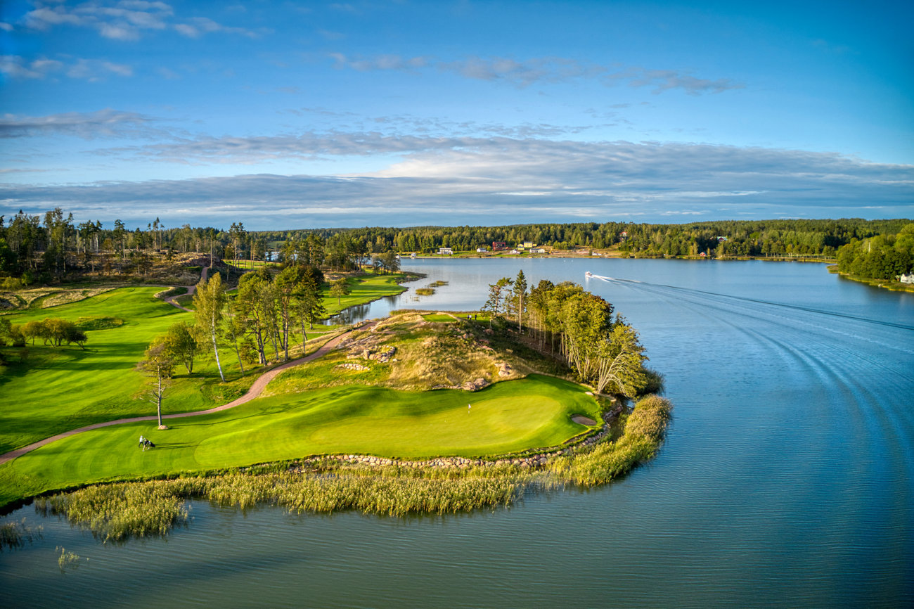 Golfspel på Slottsbanan vid Ålands Golfklubb