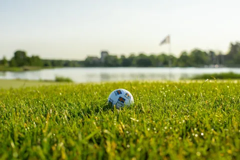 Golfpaket på Åland med spel på Kungsbanan i Kastelholm.