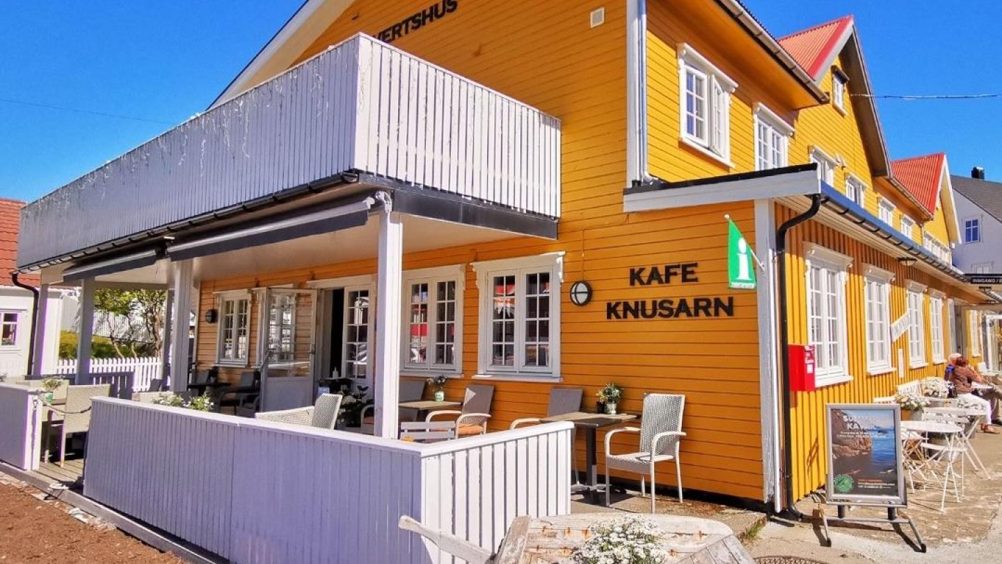 Henningsvær Guesthouse & Kafe Knusarn 