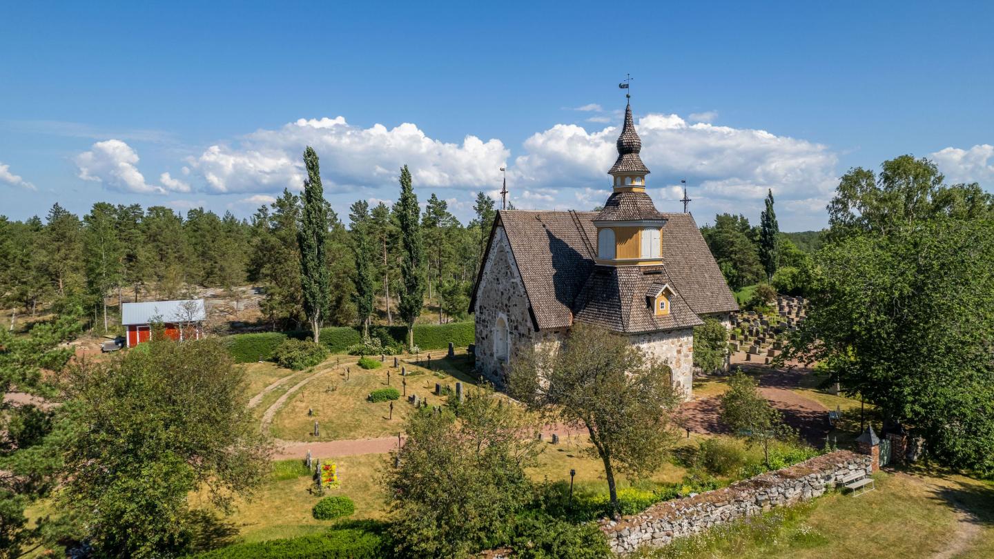 Kumlinge åttan 12,5 km – medieval church and archipelago nature