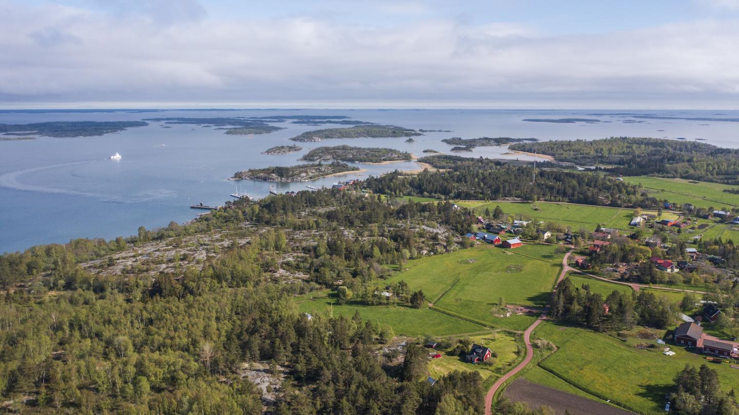 Lappo 5 km – archipelago nature and a midsummer pole