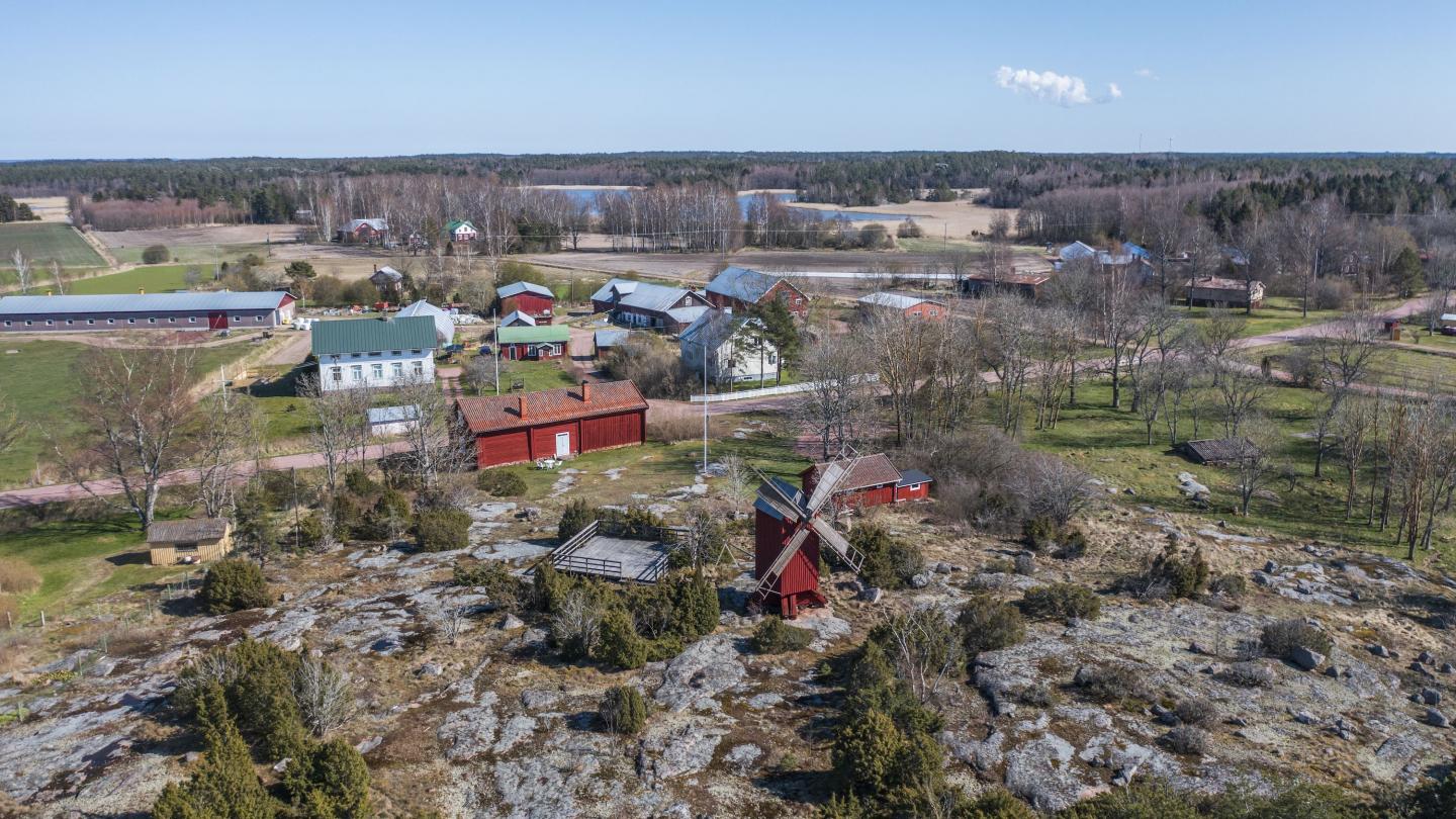 Lövö 5 km – peace congress and Russian stone ovens
