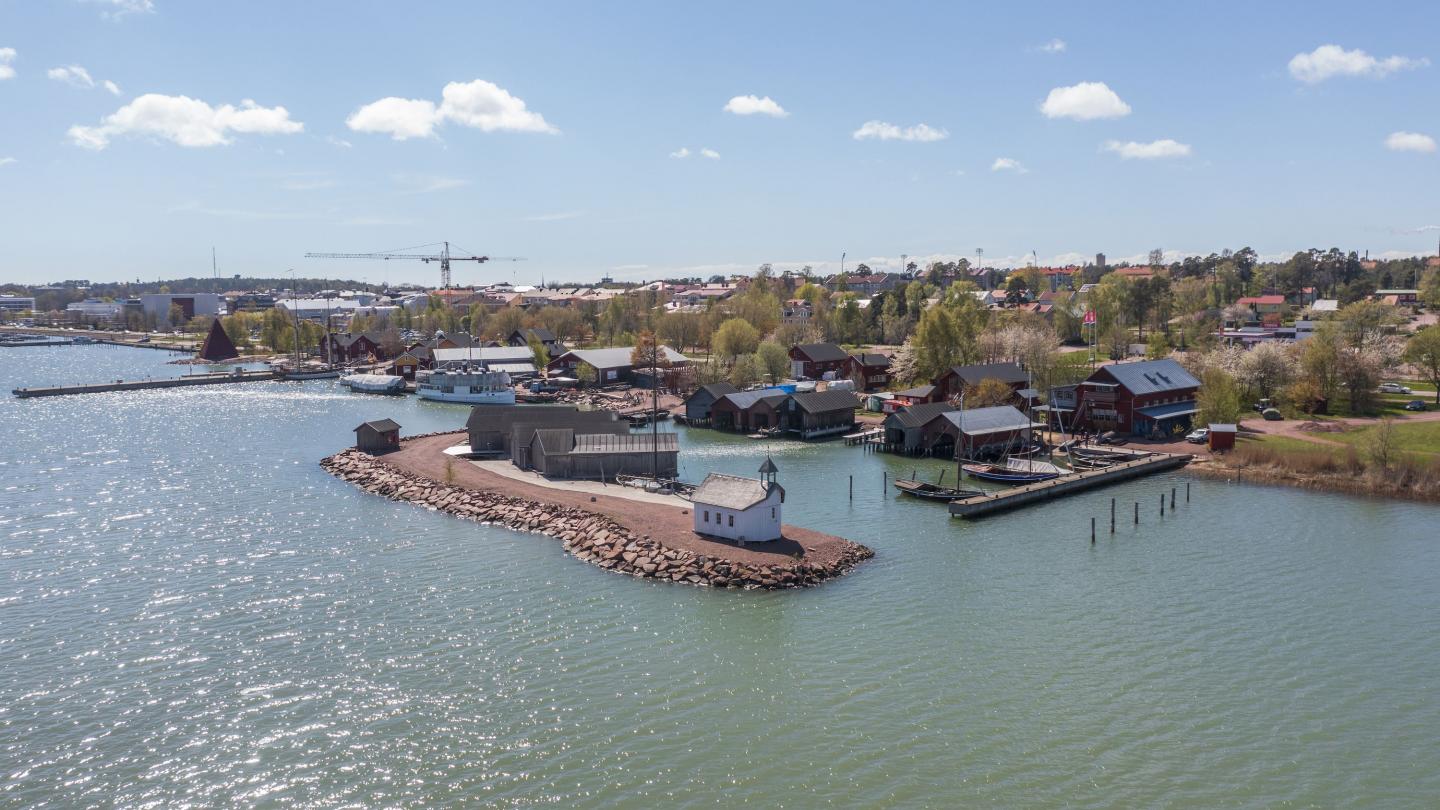 Mariehamn Runt 13 km – pienvenesatamia, rantoja ja autolauttoja