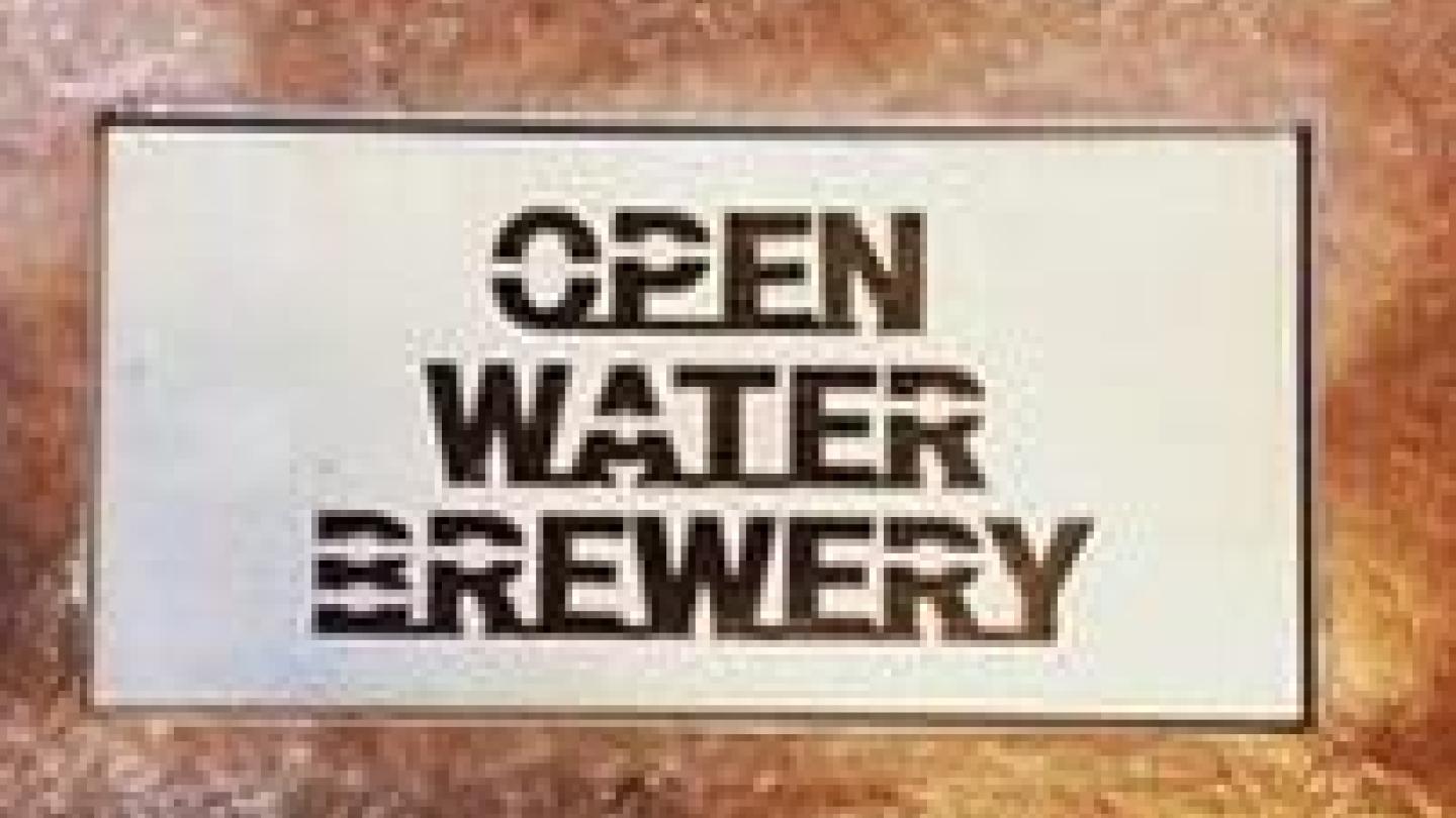 Jolumarkkinat Open Water Breweryn olutpanimossa