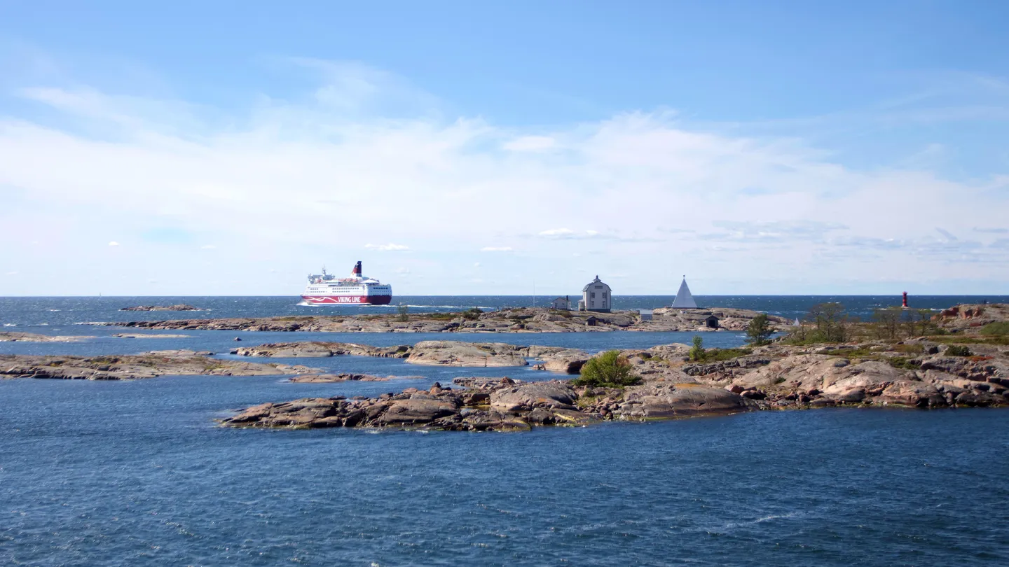 Kobba klintar och färja